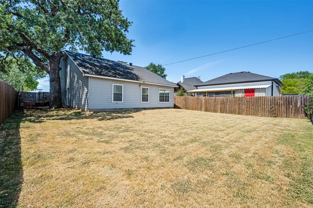 100 S Lakeview Drive Lake Dallas, TX 75065
