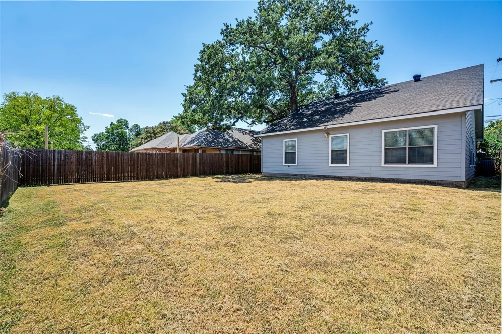 100 S Lakeview Drive Lake Dallas, TX 75065