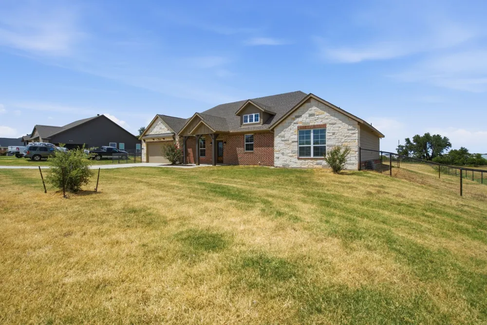 1009 Northern Oaks Court Springtown, TX 76082