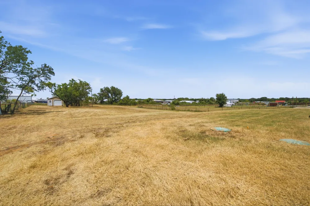 1009 Northern Oaks Court Springtown, TX 76082