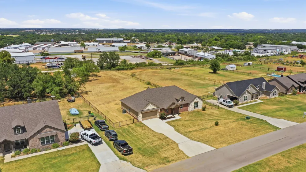 1009 Northern Oaks Court Springtown, TX 76082