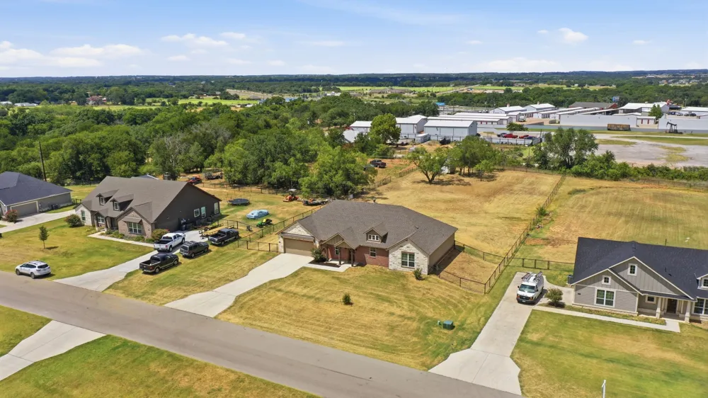 1009 Northern Oaks Court Springtown, TX 76082