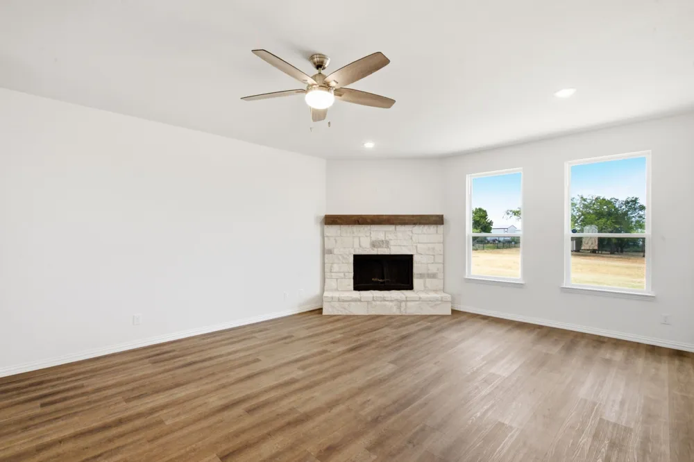 1009 Northern Oaks Court Springtown, TX 76082
