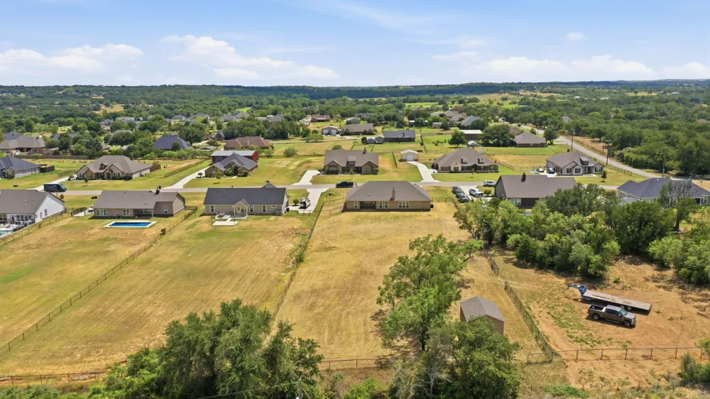 1009 Northern Oaks Court Springtown, TX 76082
