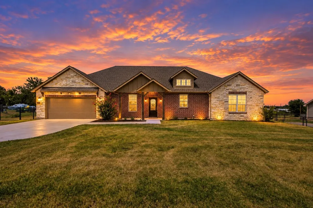 1009 Northern Oaks Court Springtown, TX 76082