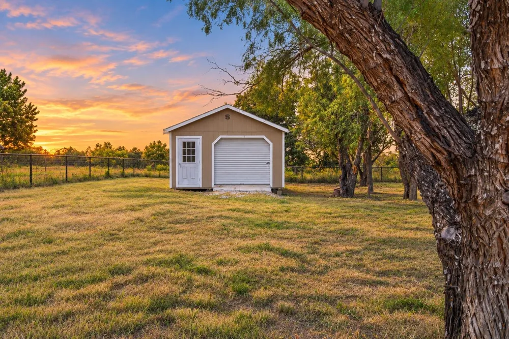 1009 Northern Oaks Court Springtown, TX 76082