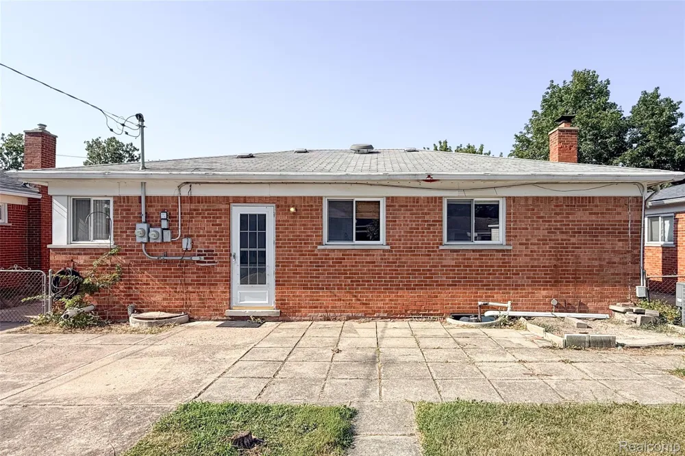 24433 Champaign Street Taylor City, MI 48180