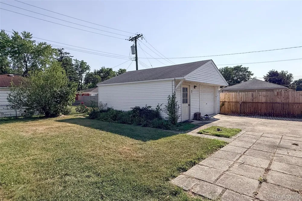 24433 Champaign Street Taylor City, MI 48180
