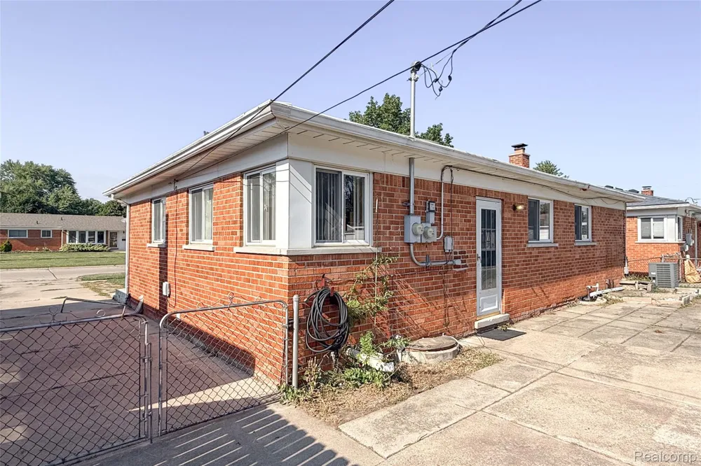 24433 Champaign Street Taylor City, MI 48180
