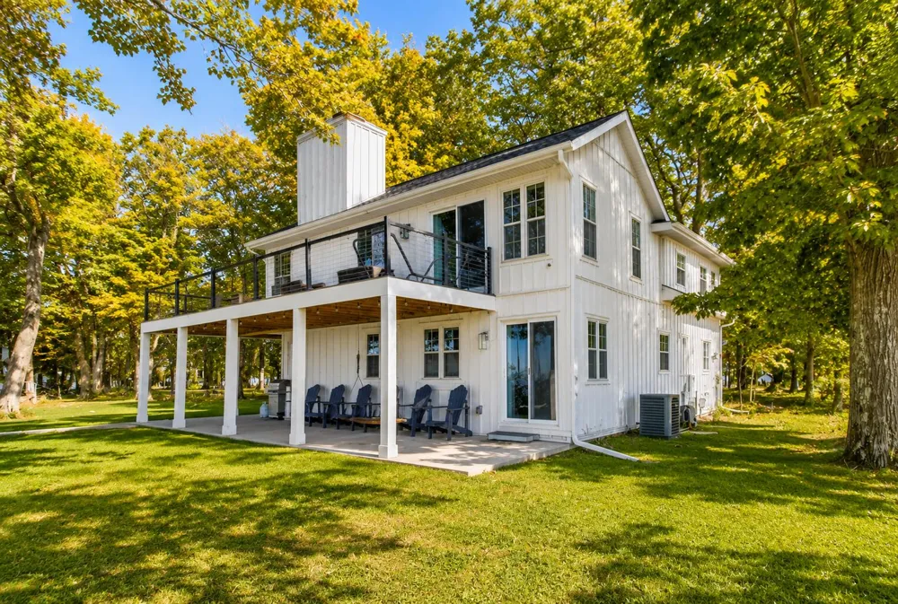 1722 Lake Michigan Drive Fennville, MI 49408
