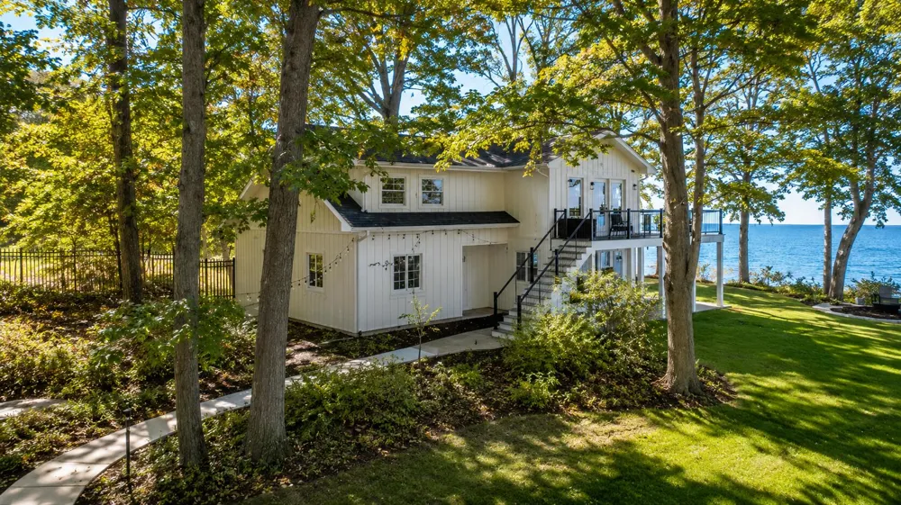 1722 Lake Michigan Drive Fennville, MI 49408
