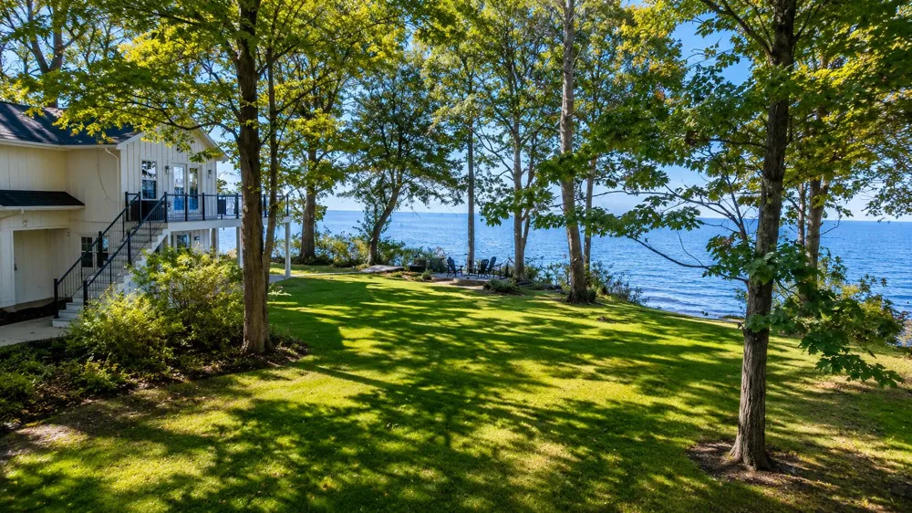 1722 Lake Michigan Drive Fennville, MI 49408