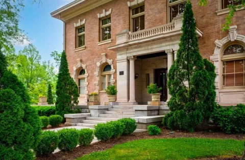 900 Vine Street