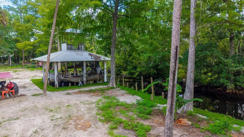 000 SE 376TH STREET Suwannee, FL 32692