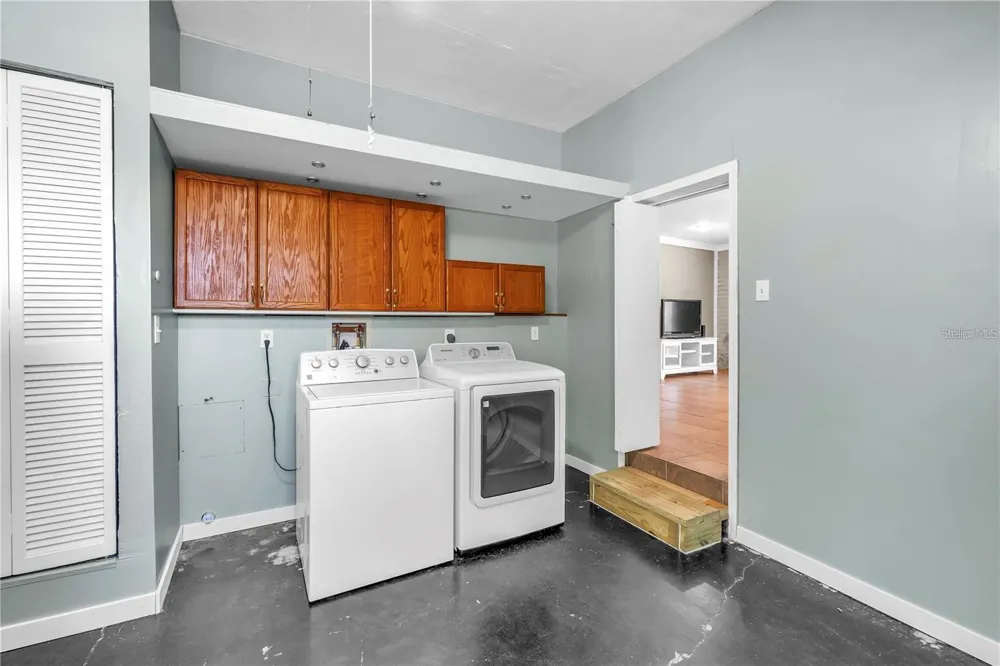 6144 2ND AVENUE St Petersburg, FL 33710