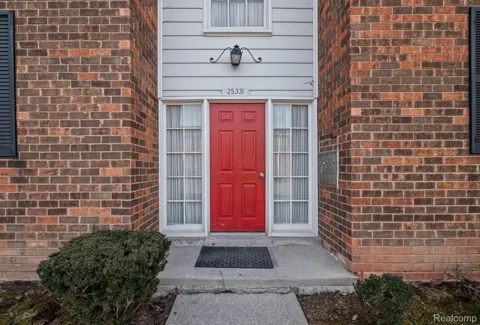 25331 Shiawassee Circle #206