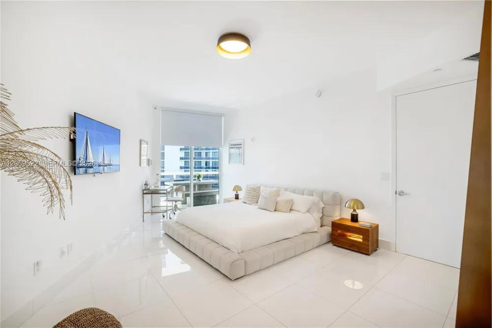 15901 Collins Ave #707 Sunny Isles Beach, FL 33160
