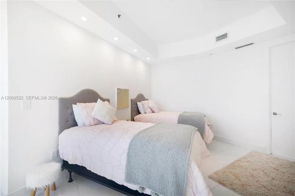 15901 Collins Ave #707 Sunny Isles Beach, FL 33160