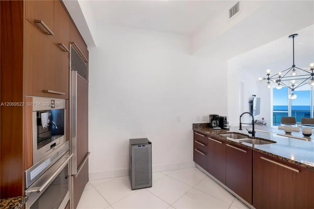 15901 Collins Ave #707 Sunny Isles Beach, FL 33160