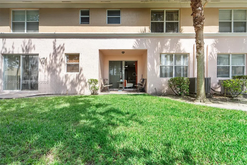 2410 Seminole Palms Dr Green Acres, FL 33463