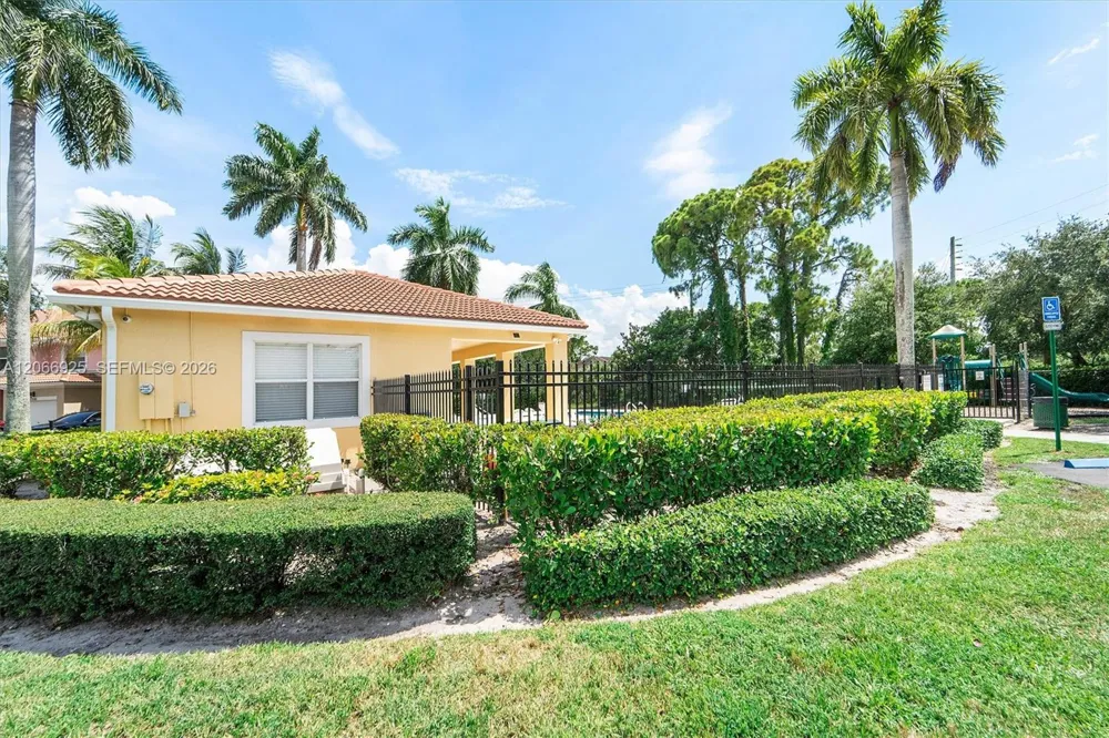 2410 Seminole Palms Dr Green Acres, FL 33463