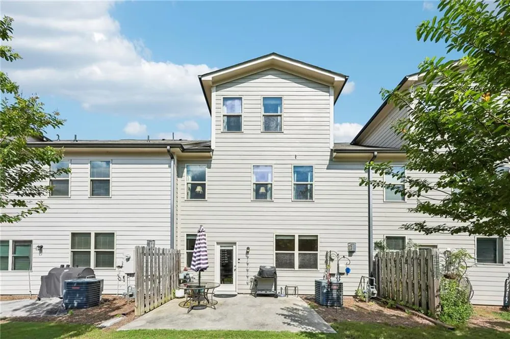8630 Gladden Lane Suwanee, GA 30024