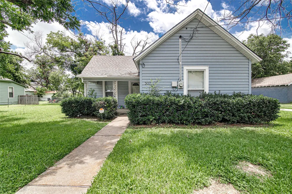 507 W Heard Street Cleburne, TX 76033