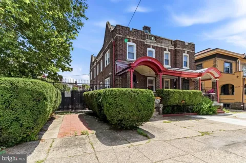 2116 W PASSYUNK AVENUE