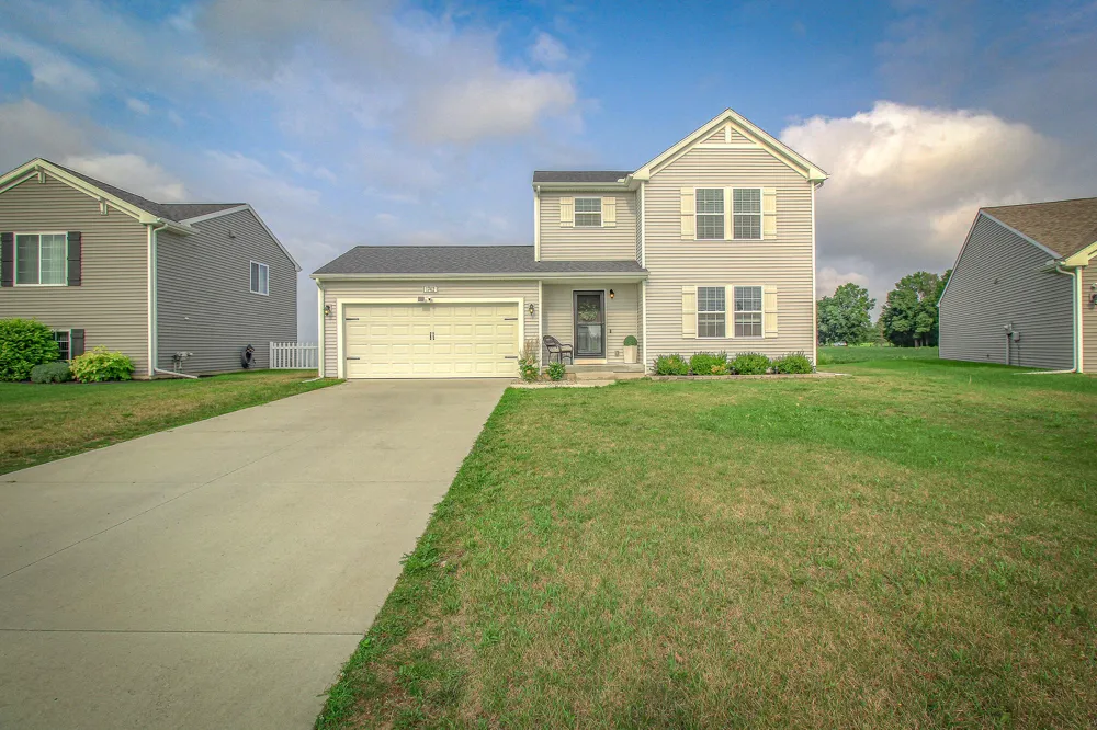 1742 Burr Pond Lane Vicksburg, MI 49097