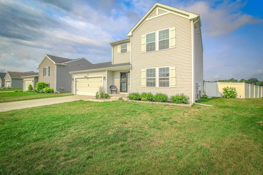 1742 Burr Pond Lane Vicksburg, MI 49097