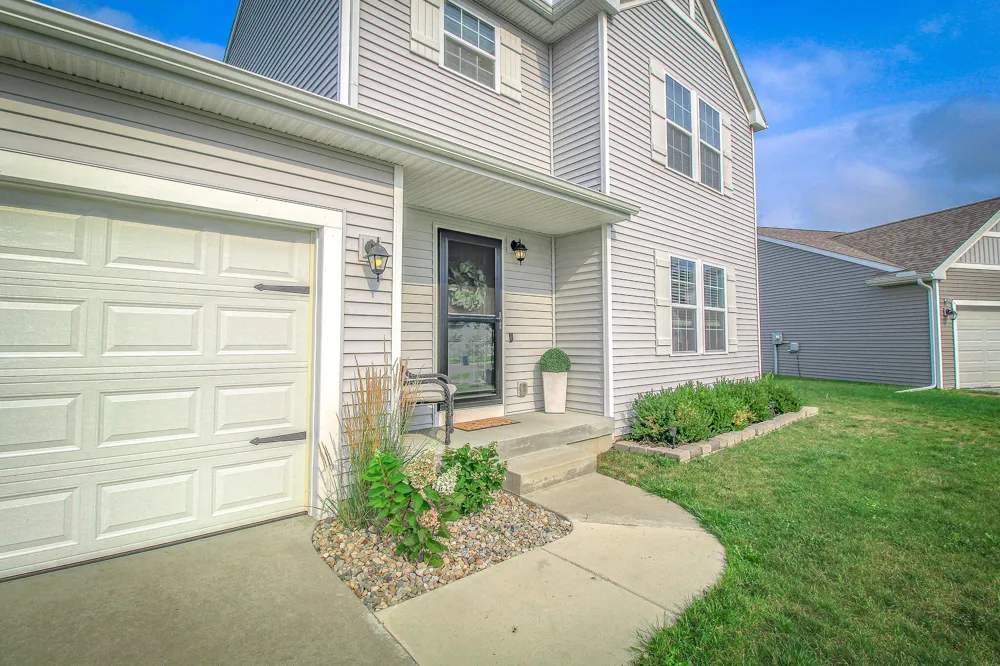 1742 Burr Pond Lane Vicksburg, MI 49097