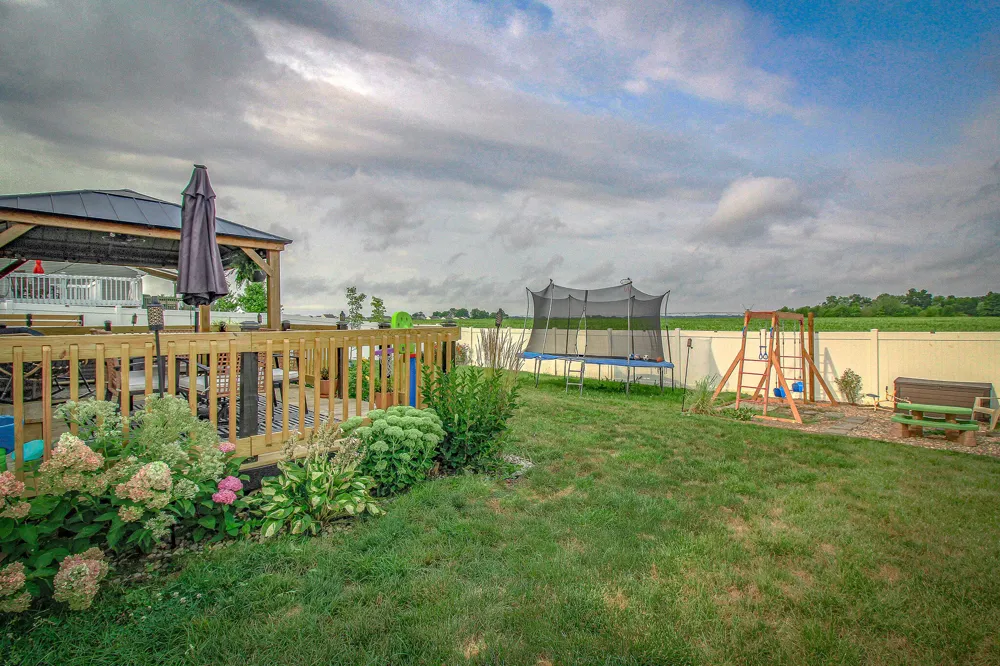 1742 Burr Pond Lane Vicksburg, MI 49097