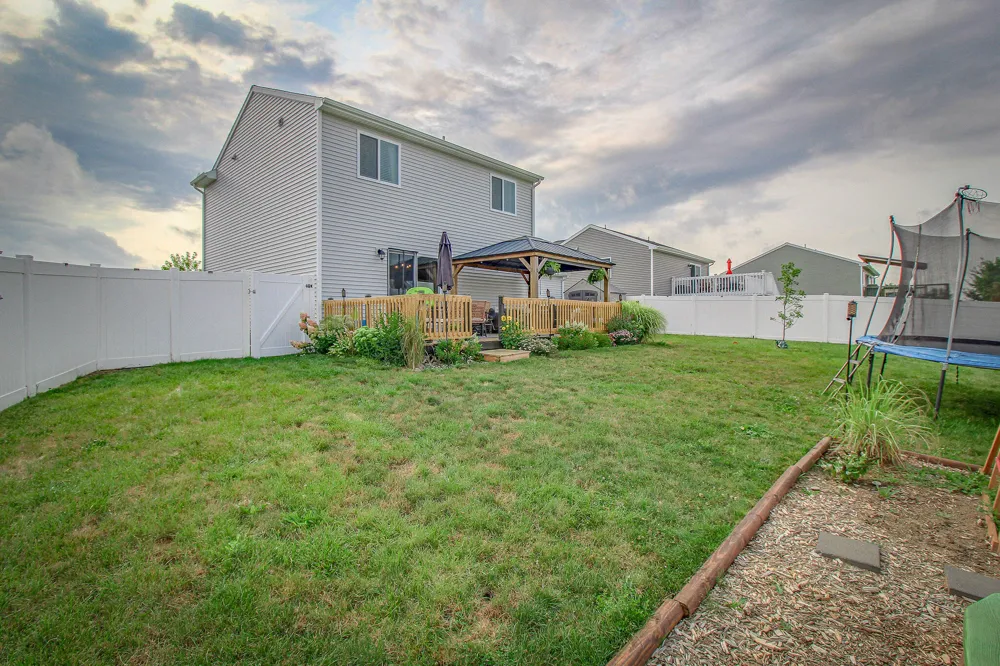 1742 Burr Pond Lane Vicksburg, MI 49097