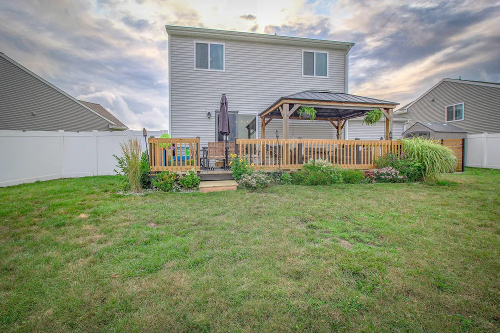 1742 Burr Pond Lane Vicksburg, MI 49097