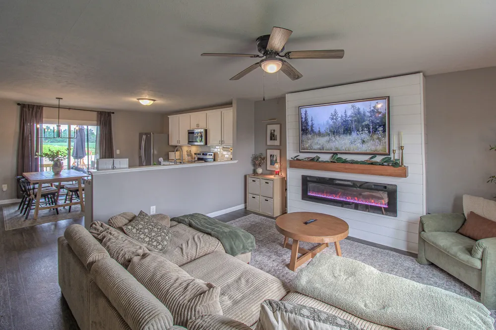 1742 Burr Pond Lane Vicksburg, MI 49097