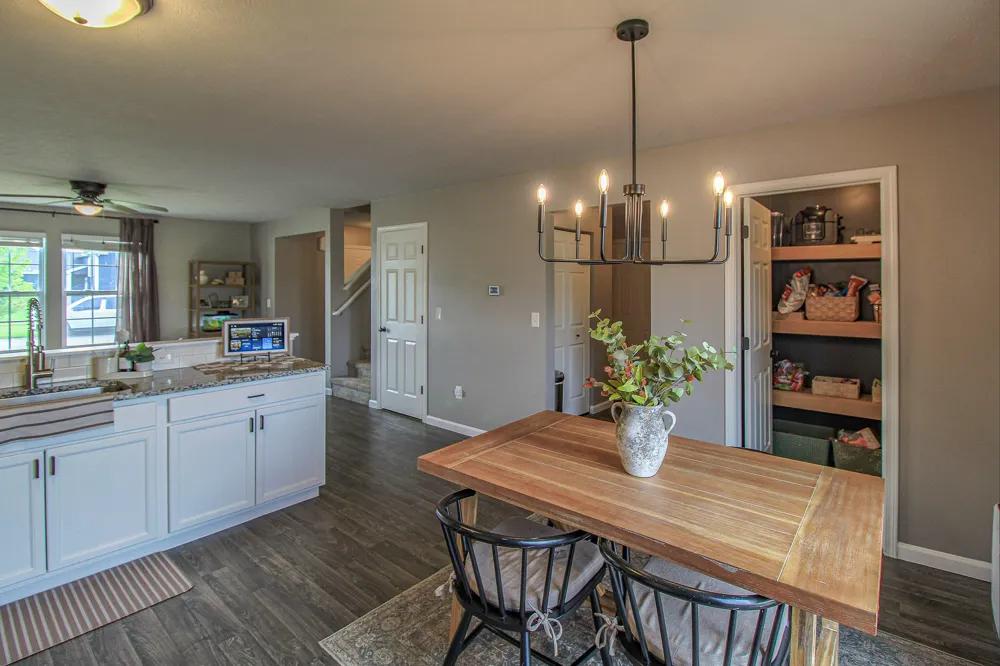 1742 Burr Pond Lane Vicksburg, MI 49097
