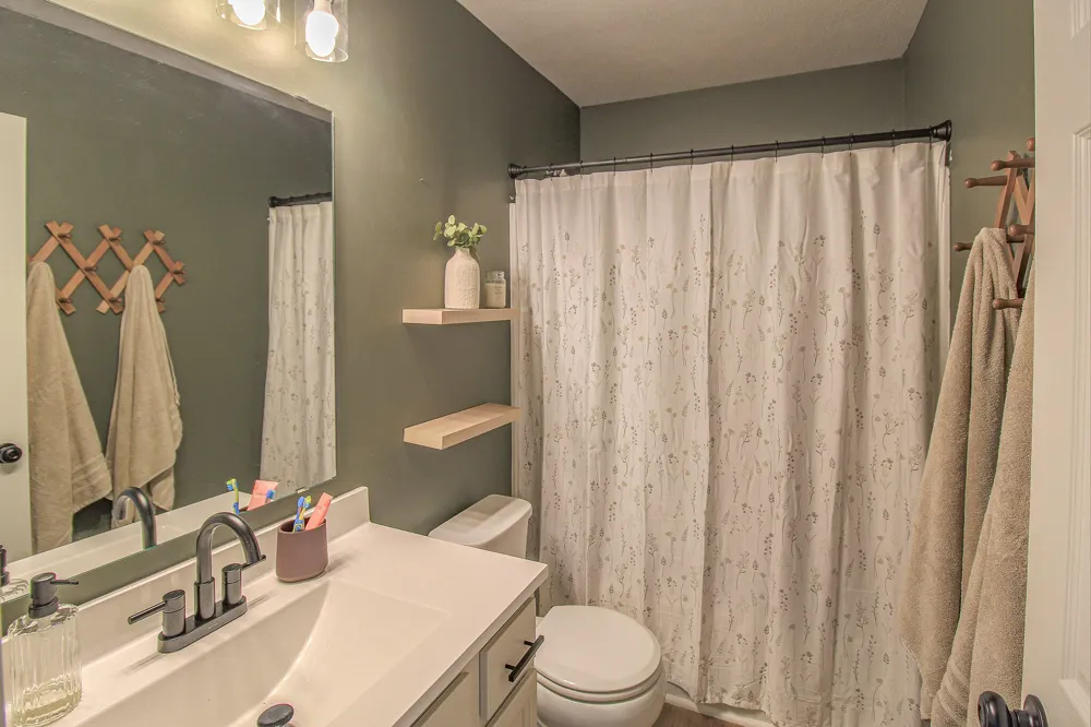 1742 Burr Pond Lane Vicksburg, MI 49097