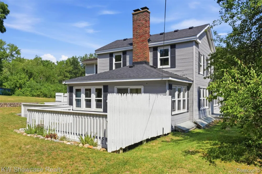 2220 Wixom Road Commerce Charter Township, MI 48382