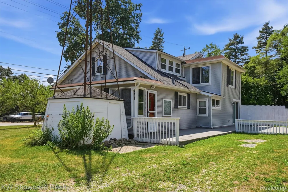 2220 Wixom Road Commerce Charter Township, MI 48382
