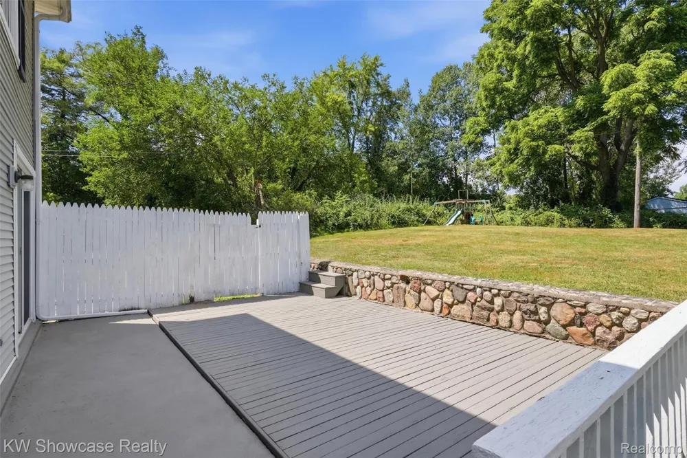2220 Wixom Road Commerce Charter Township, MI 48382
