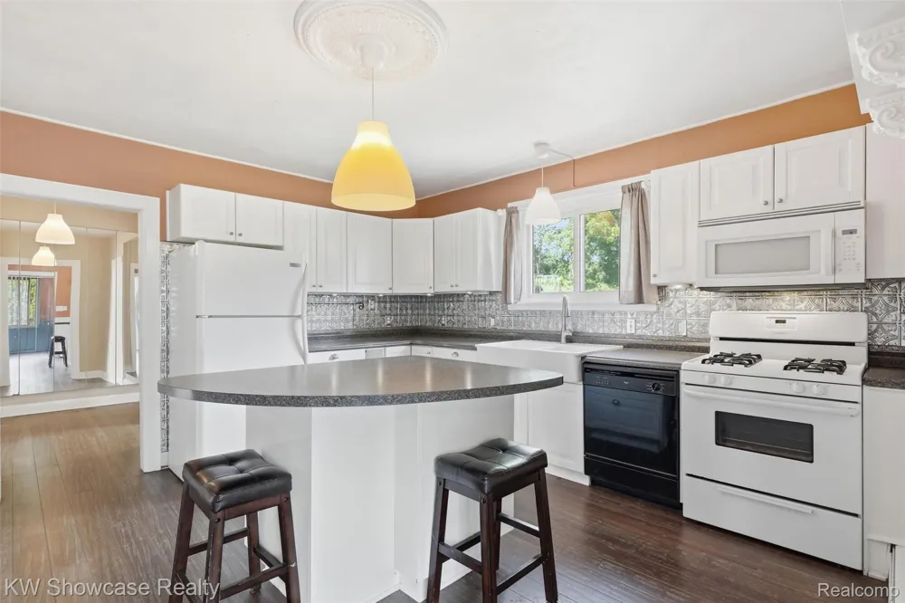 2220 Wixom Road Commerce Charter Township, MI 48382