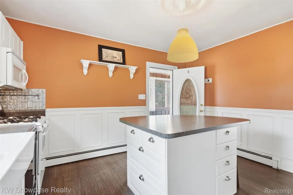 2220 Wixom Road Commerce Charter Township, MI 48382