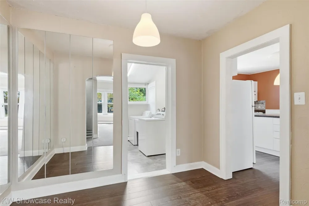 2220 Wixom Road Commerce Charter Township, MI 48382