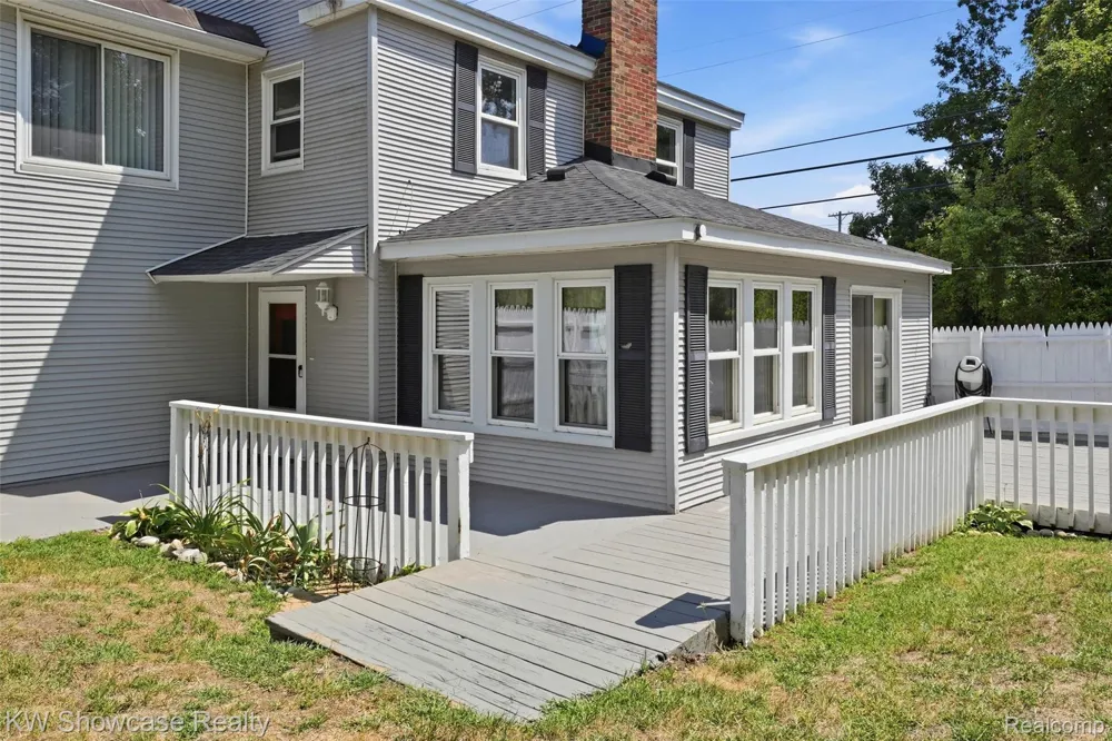 2220 Wixom Road Commerce Charter Township, MI 48382