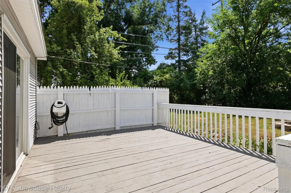 2220 Wixom Road Commerce Charter Township, MI 48382