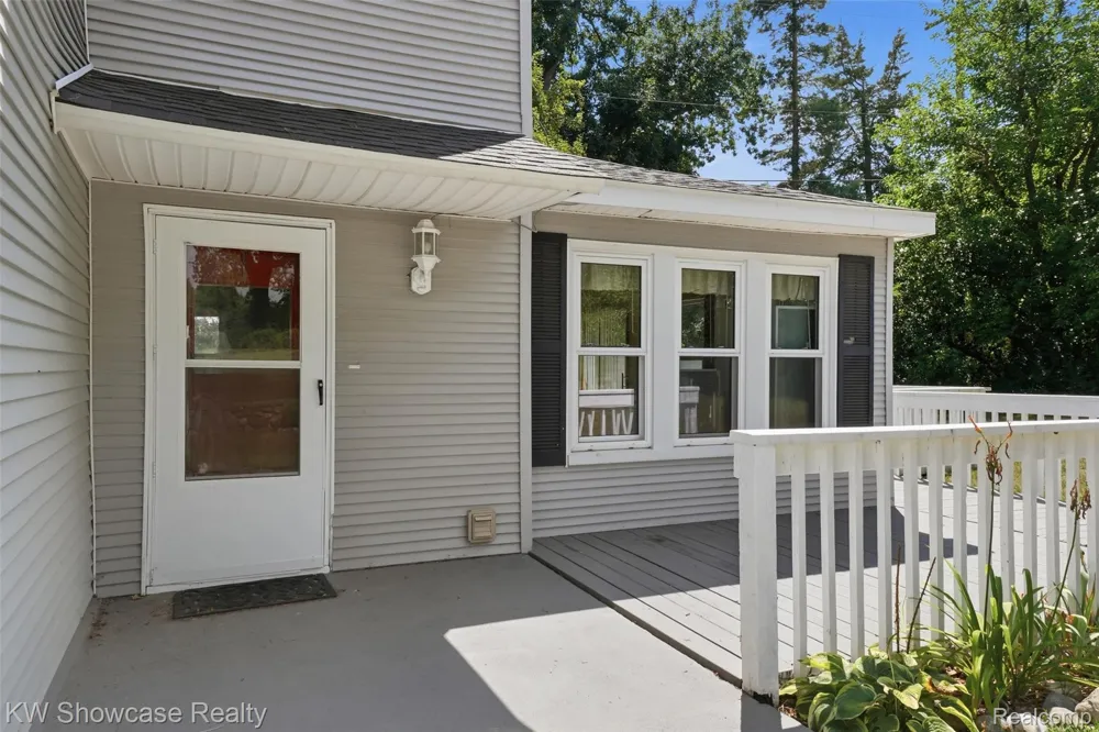 2220 Wixom Road Commerce Charter Township, MI 48382