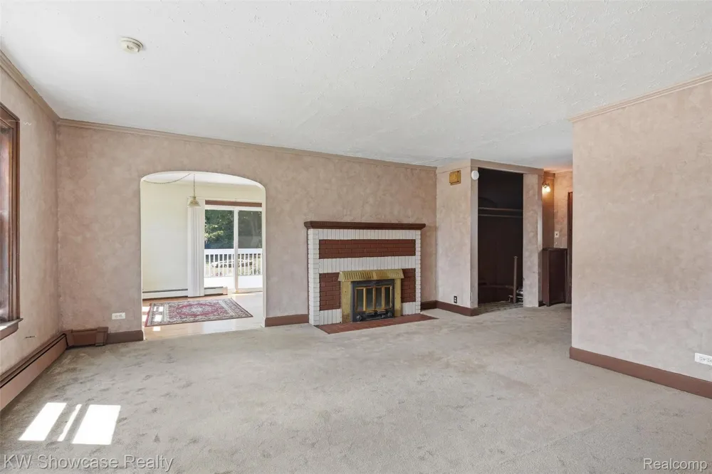 2220 Wixom Road Commerce Charter Township, MI 48382