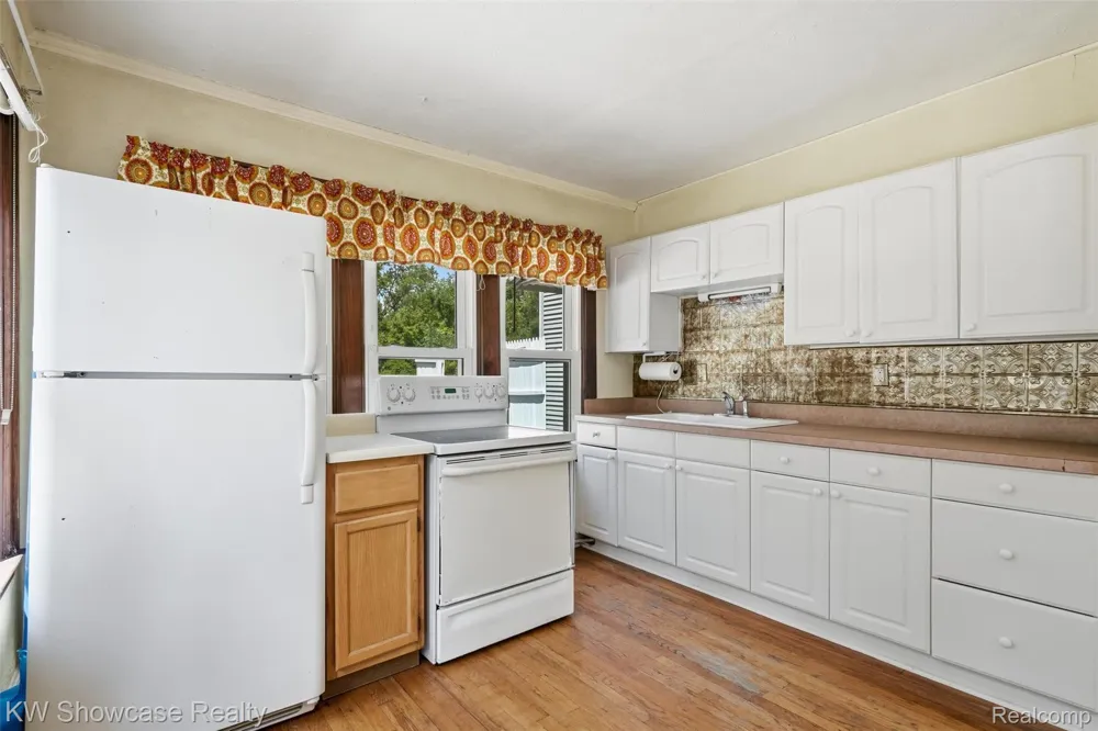 2220 Wixom Road Commerce Charter Township, MI 48382