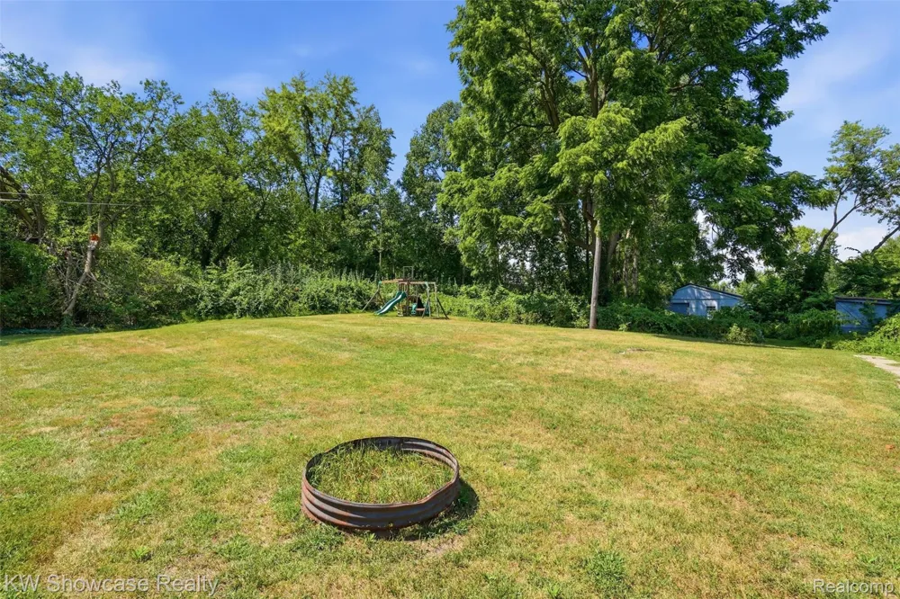 2220 Wixom Road Commerce Charter Township, MI 48382