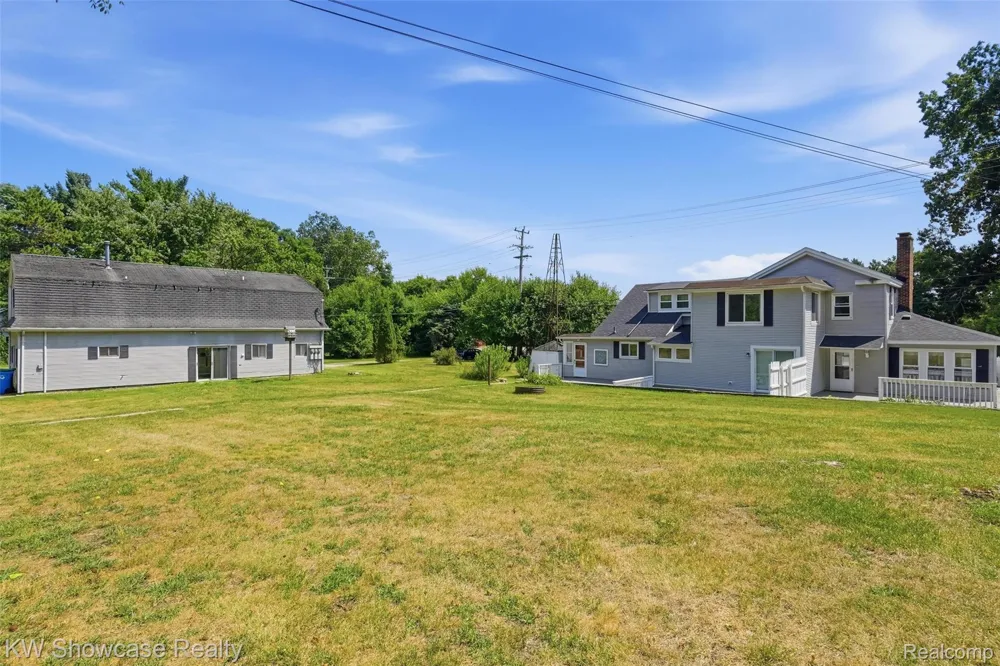 2220 Wixom Road Commerce Charter Township, MI 48382